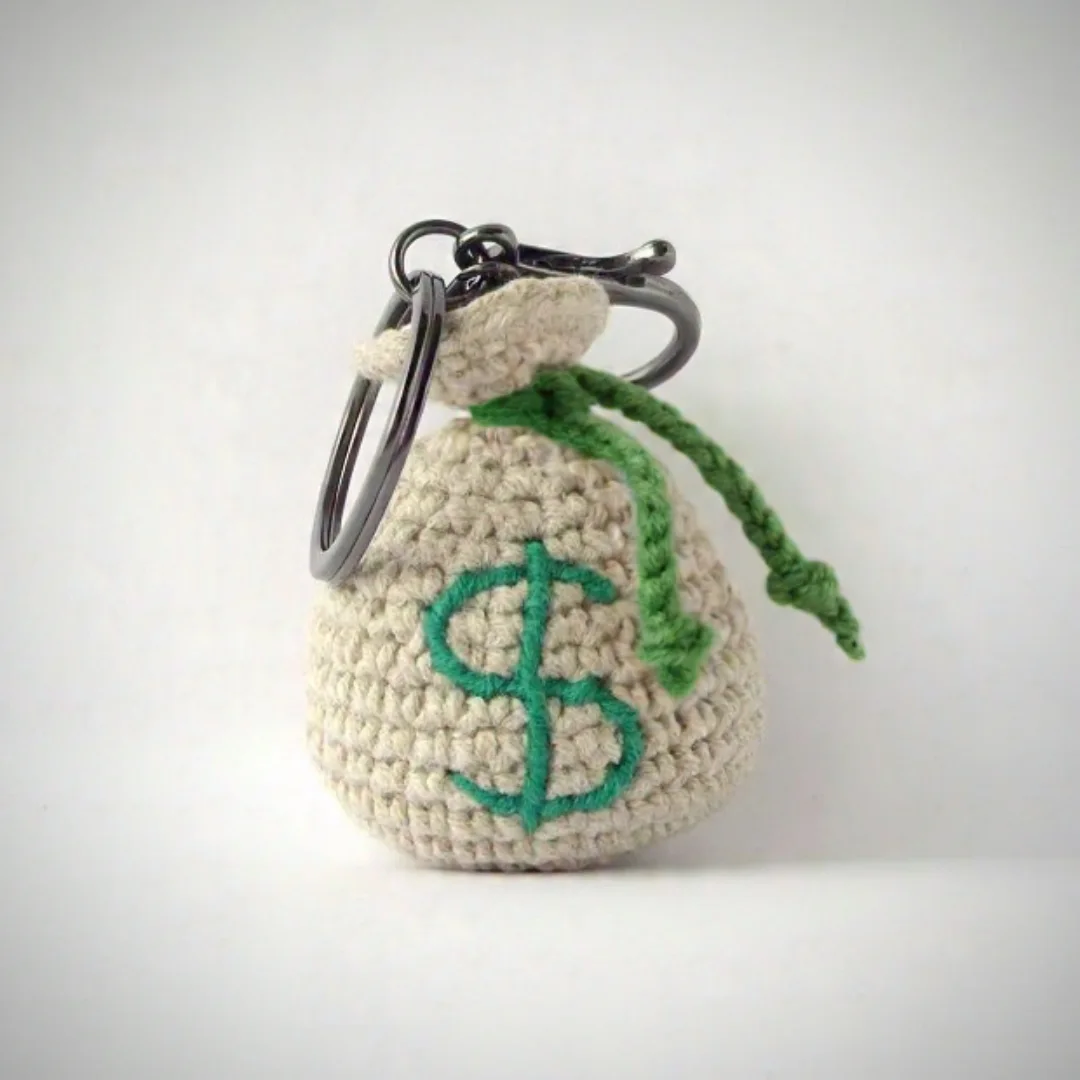 Money Bag Charm — handmade crochet keychain from @crochet_keychains.pk